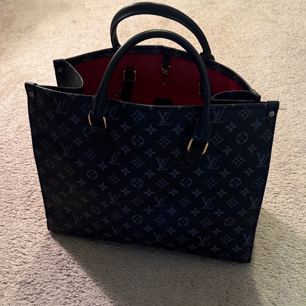 Chic Black Monogram Tote Bag - Picture 2 of 12